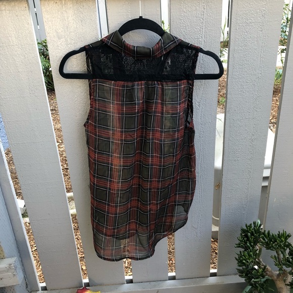 Plaid and lace button down tank - Picture 2 of 3